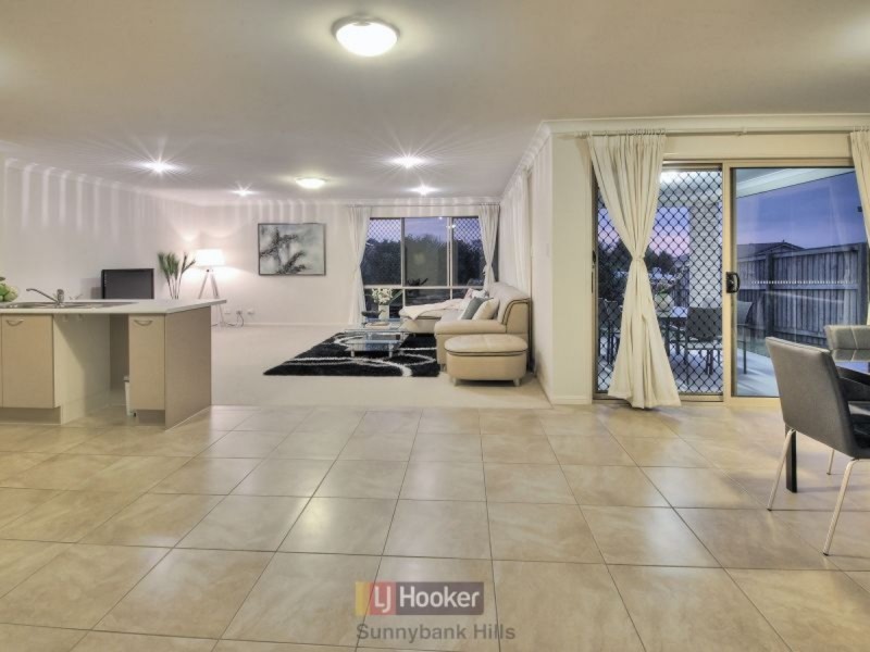18 Larapinta Circuit, Parkinson QLD 4115