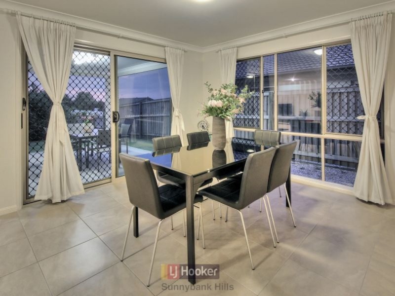 18 Larapinta Circuit, Parkinson QLD 4115