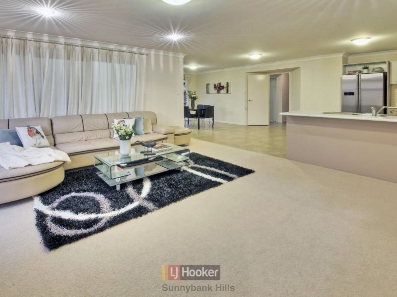 18 Larapinta Circuit, Parkinson QLD 4115