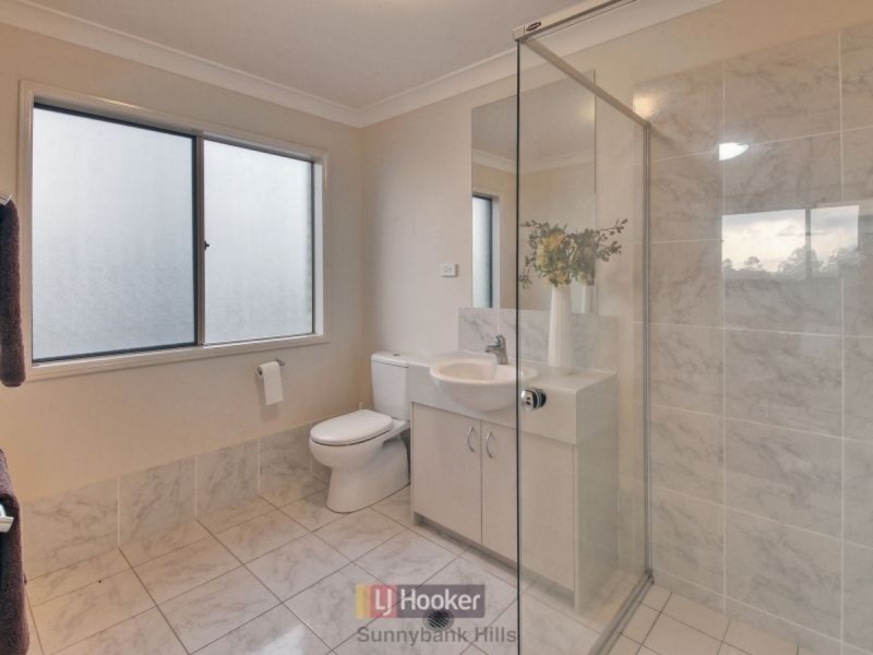 18 Larapinta Circuit, Parkinson QLD 4115