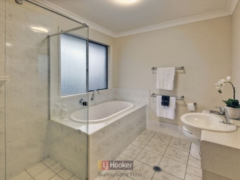 18 Larapinta Circuit, Parkinson QLD 4115