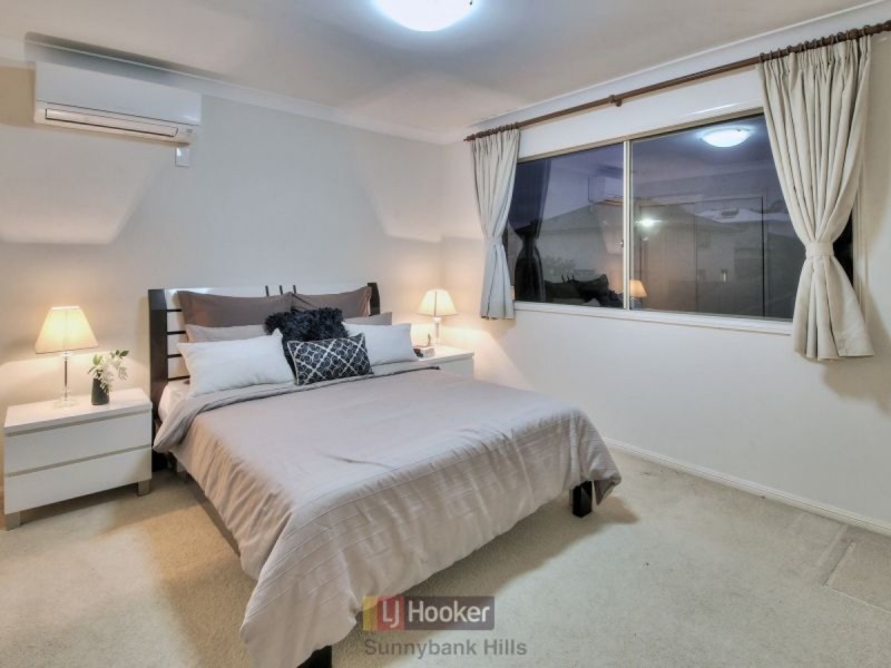 18 Larapinta Circuit, Parkinson QLD 4115