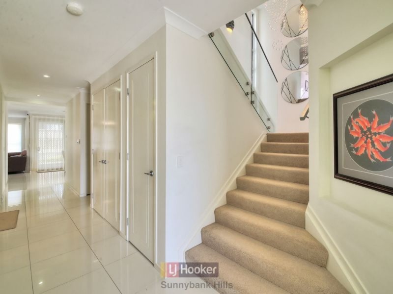 10 Golden Place, Robertson QLD 4109