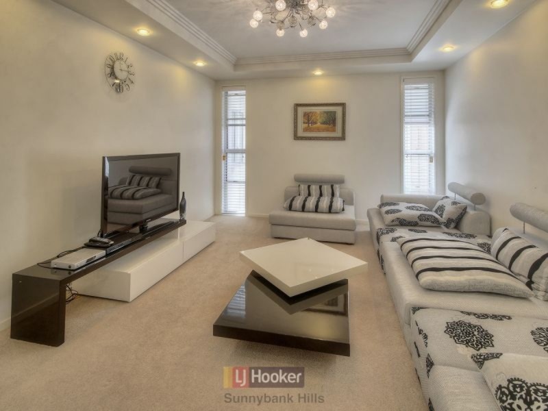 10 Golden Place, Robertson QLD 4109