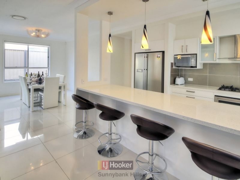 10 Golden Place, Robertson QLD 4109