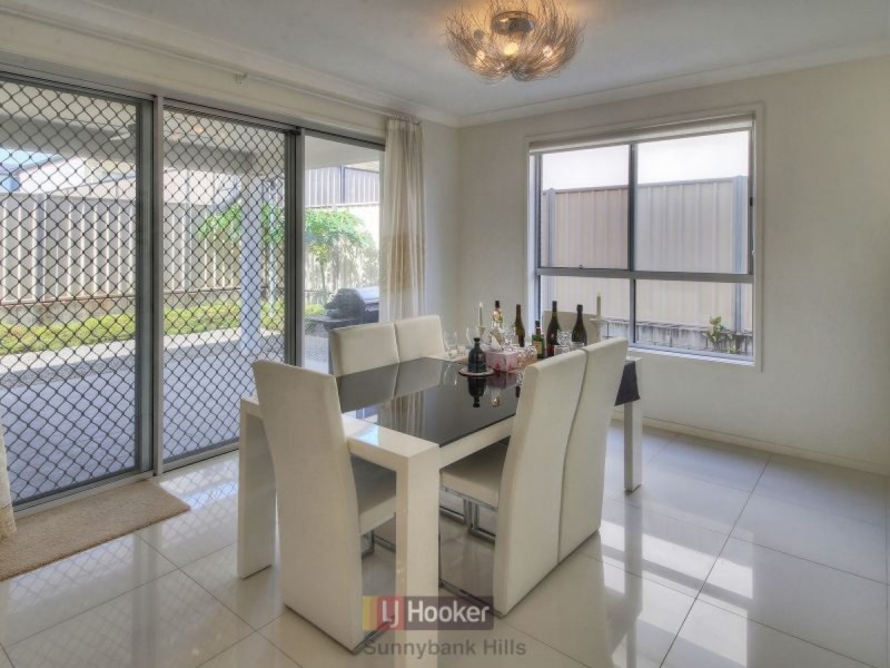 10 Golden Place, Robertson QLD 4109