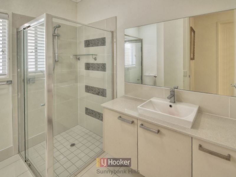 10 Golden Place, Robertson QLD 4109