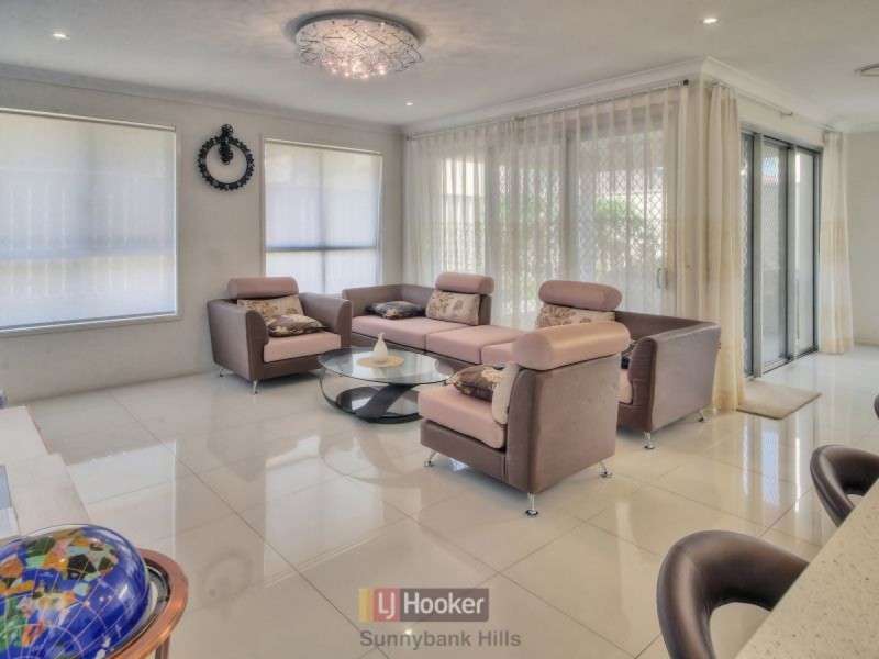 10 Golden Place, Robertson QLD 4109