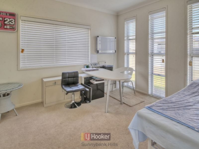 10 Golden Place, Robertson QLD 4109