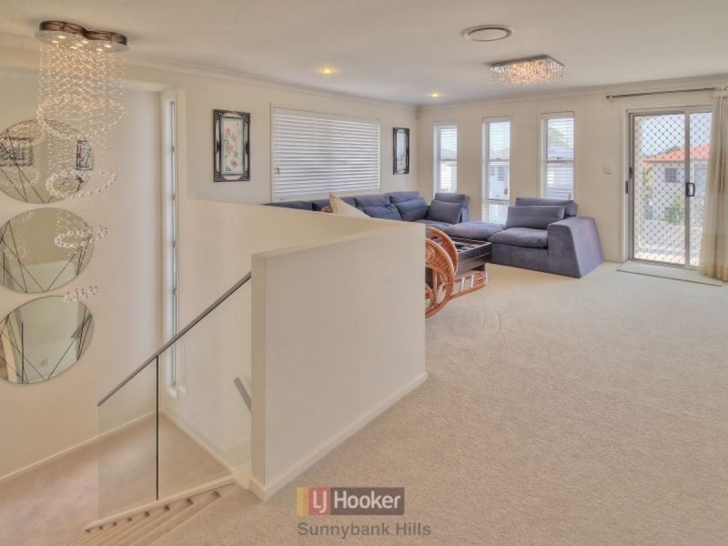 10 Golden Place, Robertson QLD 4109