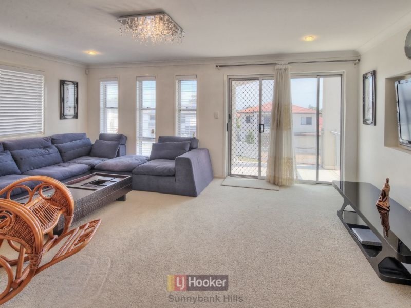 10 Golden Place, Robertson QLD 4109