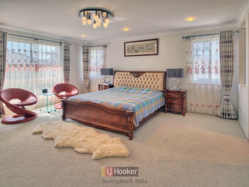 10 Golden Place, Robertson QLD 4109