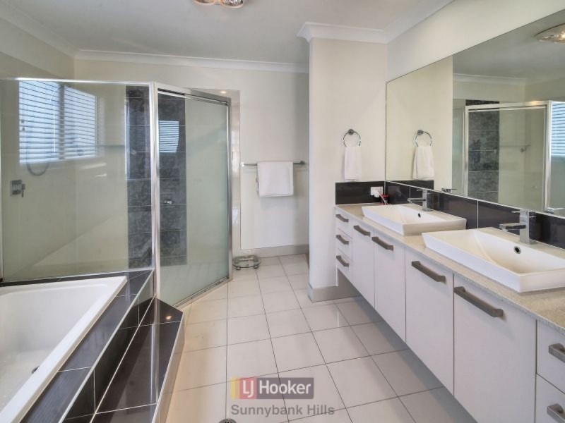 10 Golden Place, Robertson QLD 4109