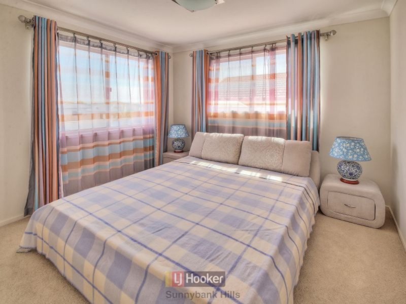 10 Golden Place, Robertson QLD 4109