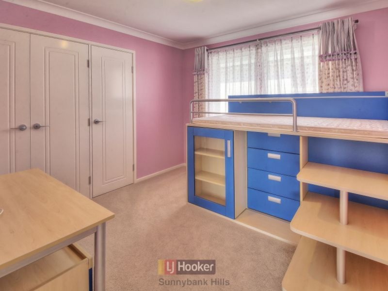 10 Golden Place, Robertson QLD 4109