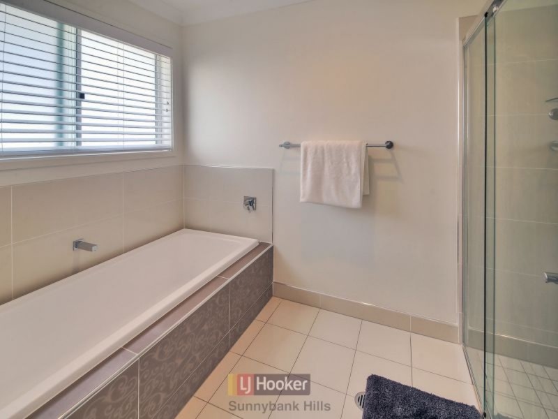 10 Golden Place, Robertson QLD 4109