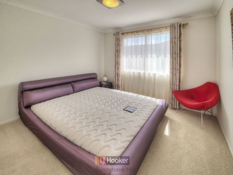 10 Golden Place, Robertson QLD 4109