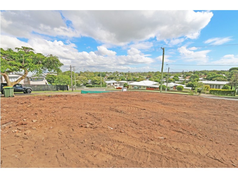 2 Patterson Street, Wynnum QLD 4178