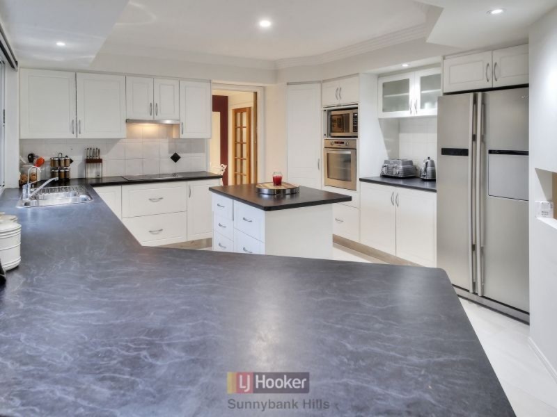 74 Blue Grass Crescent, Eight Mile Plains QLD 4113