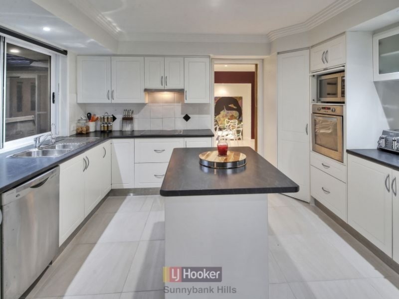 74 Blue Grass Crescent, Eight Mile Plains QLD 4113