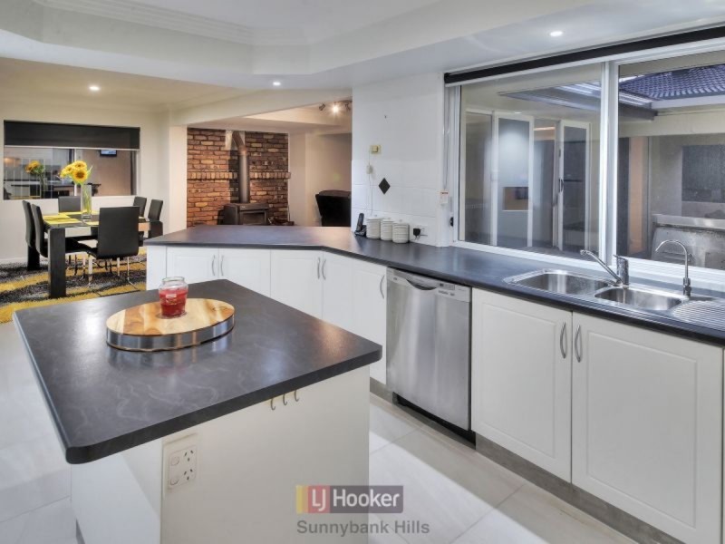 74 Blue Grass Crescent, Eight Mile Plains QLD 4113