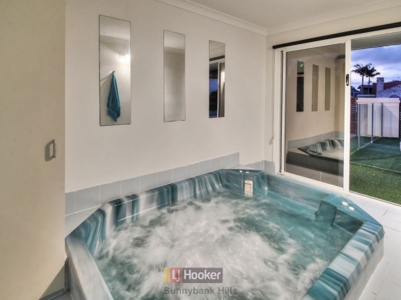 74 Blue Grass Crescent, Eight Mile Plains QLD 4113