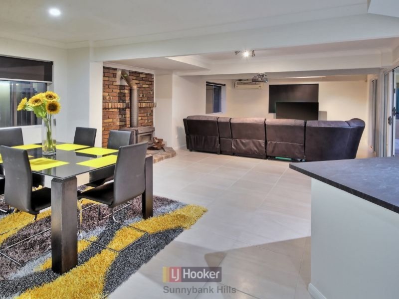 74 Blue Grass Crescent, Eight Mile Plains QLD 4113