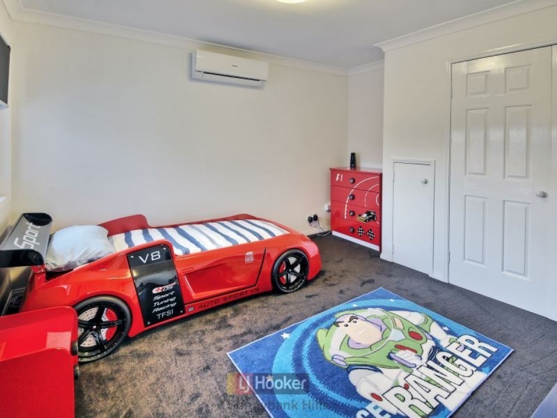 74 Blue Grass Crescent, Eight Mile Plains QLD 4113