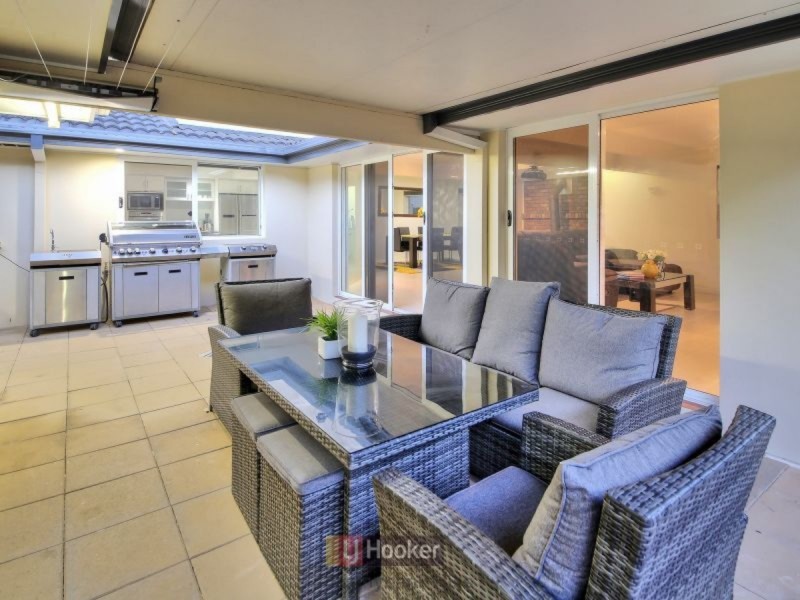 74 Blue Grass Crescent, Eight Mile Plains QLD 4113