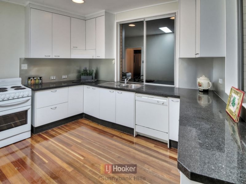 10 Azanian Street, Upper Mount Gravatt QLD 4122