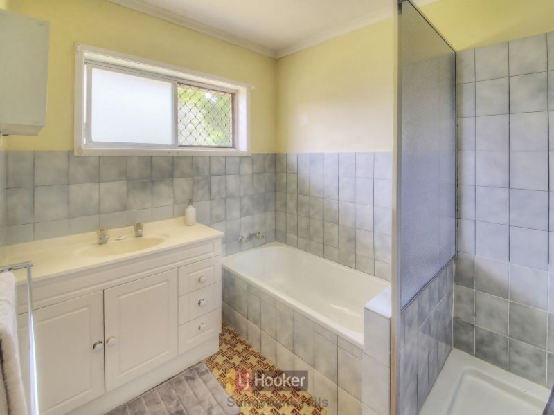 4 Privet Place, Mansfield QLD 4122