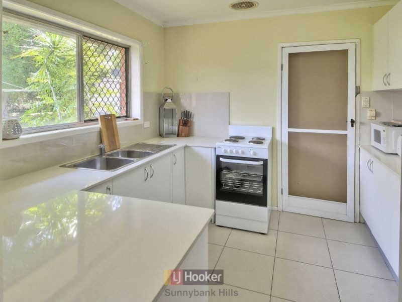 4 Privet Place, Mansfield QLD 4122