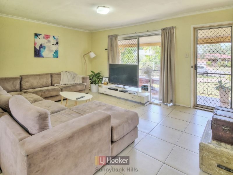 4 Privet Place, Mansfield QLD 4122