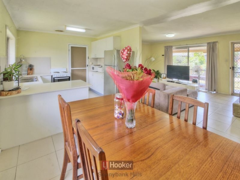 4 Privet Place, Mansfield QLD 4122