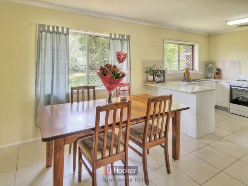 4 Privet Place, Mansfield QLD 4122