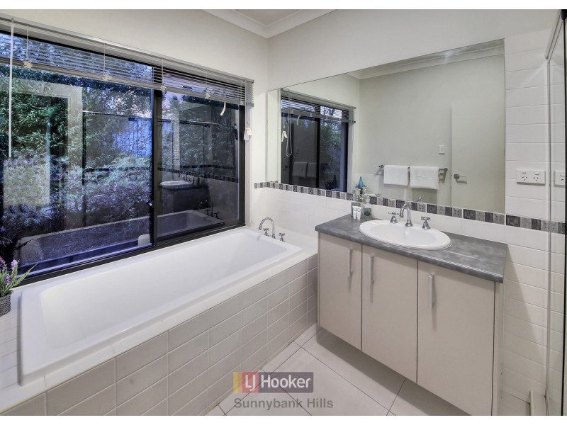 48 Juniper Circuit, Stretton QLD 4116