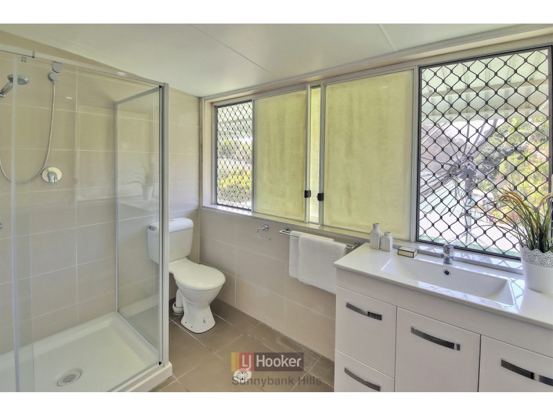 46 Macadamia Street, Macgregor QLD 4109