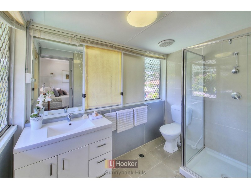 46 Macadamia Street, Macgregor QLD 4109