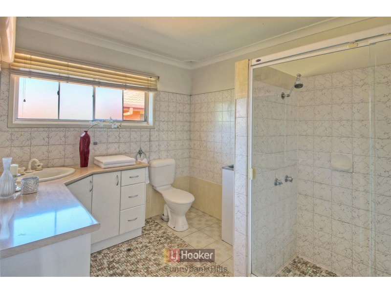46 Macadamia Street, Macgregor QLD 4109