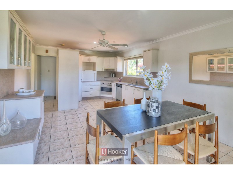 46 Macadamia Street, Macgregor QLD 4109