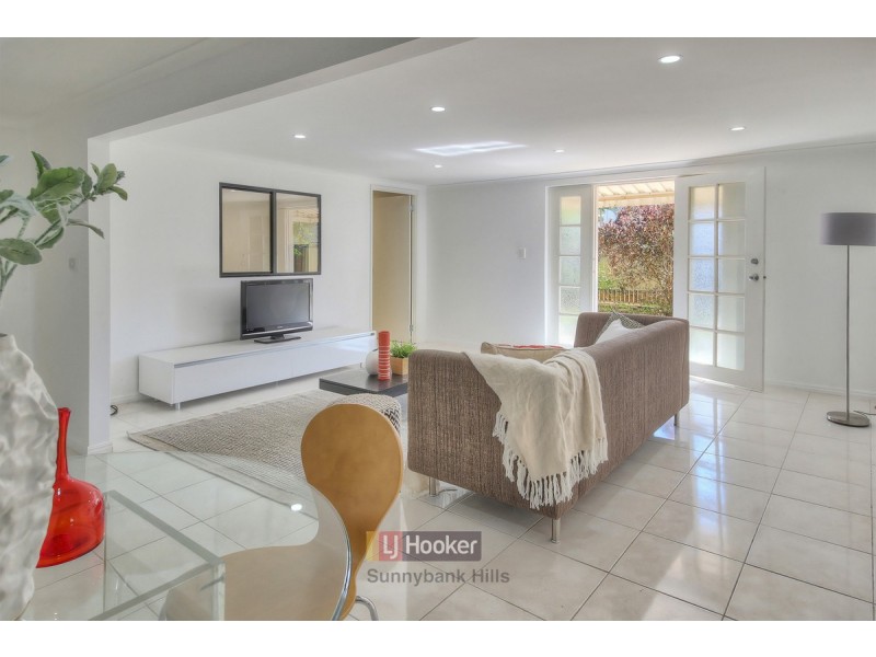 46 Macadamia Street, Macgregor QLD 4109