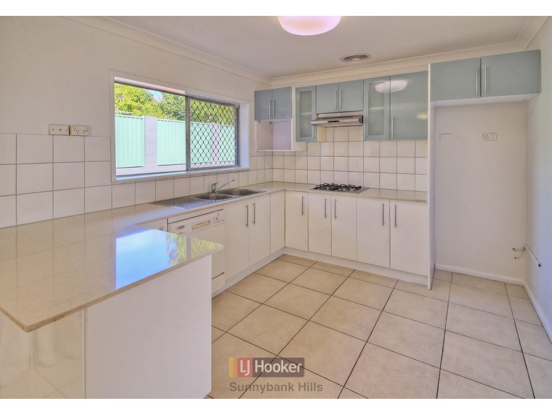 2 Bramwell Street (13 Devonlea S, Eight Mile Plains QLD 4113