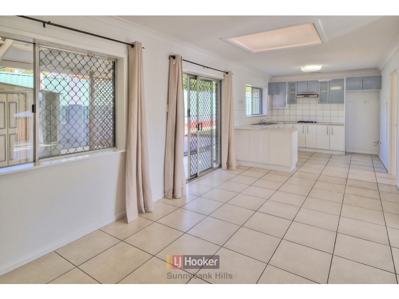 2 Bramwell Street (13 Devonlea S, Eight Mile Plains QLD 4113