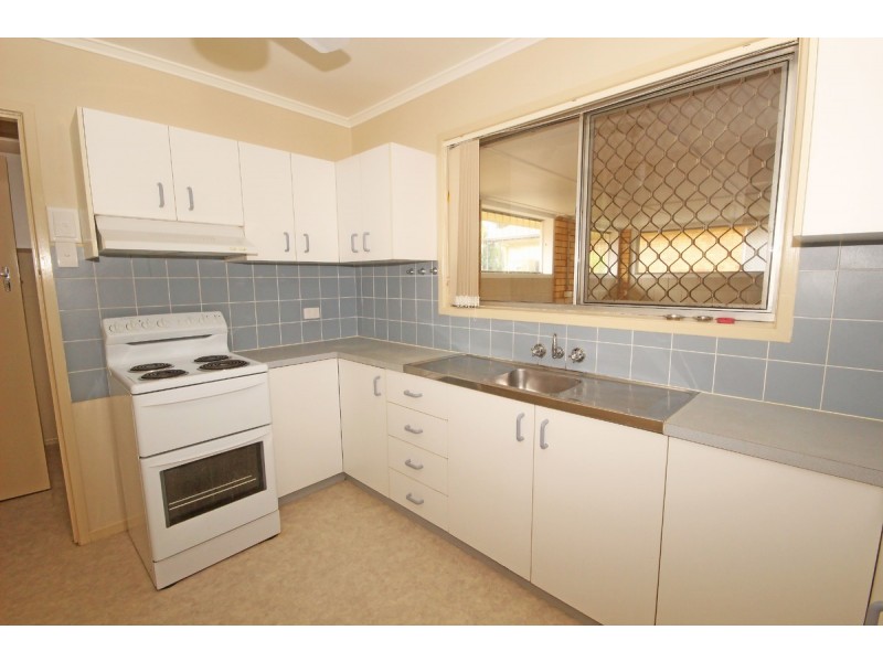 24 Blackwattle Street, Macgregor QLD 4109