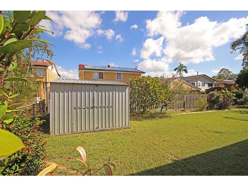 24 Blackwattle Street, Macgregor QLD 4109