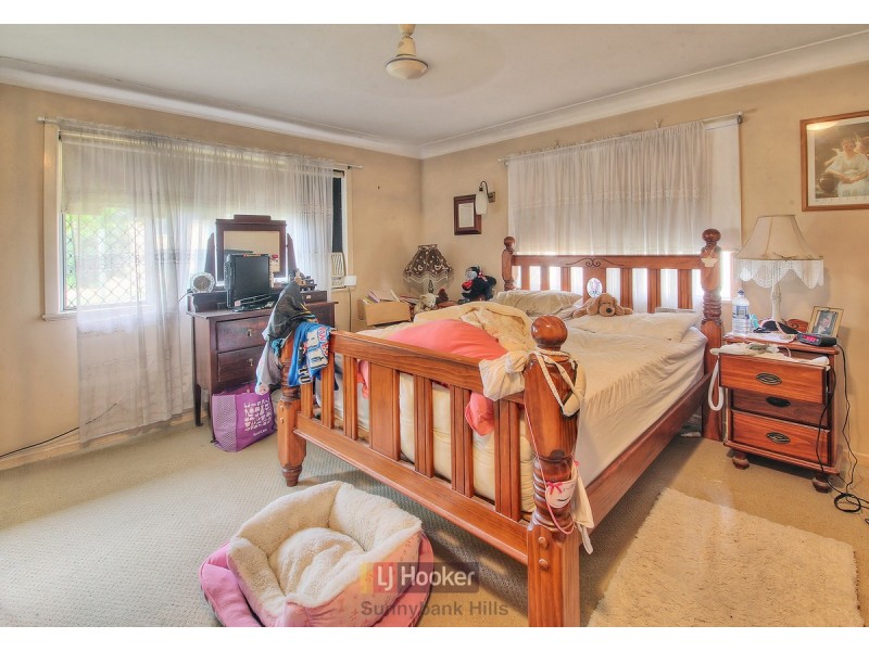 36 Cresthaven Drive, Mansfield QLD 4122