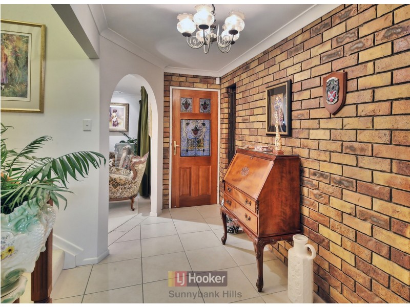 28 Carnaby Street, Macgregor QLD 4109