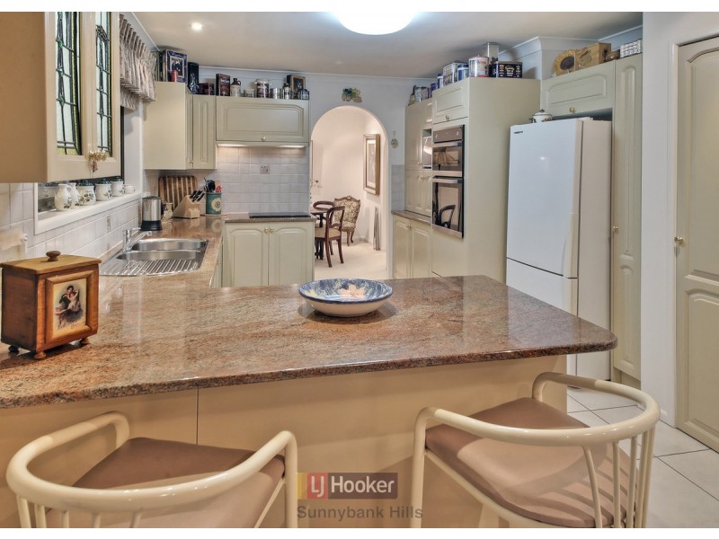 28 Carnaby Street, Macgregor QLD 4109