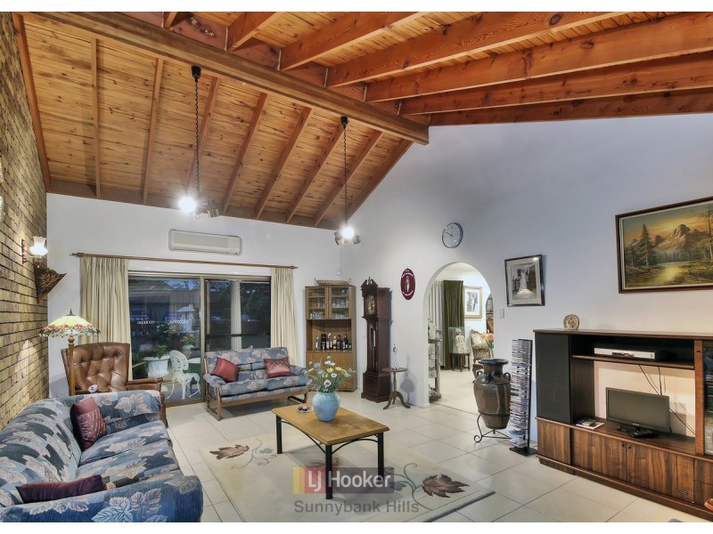 28 Carnaby Street, Macgregor QLD 4109