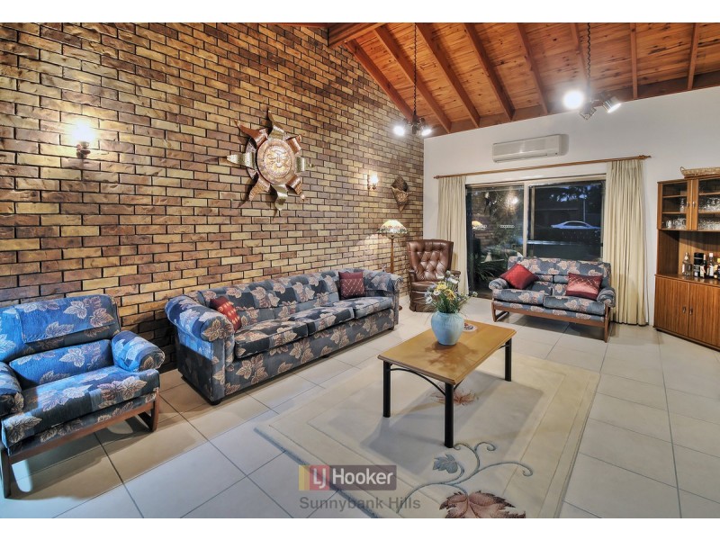 28 Carnaby Street, Macgregor QLD 4109